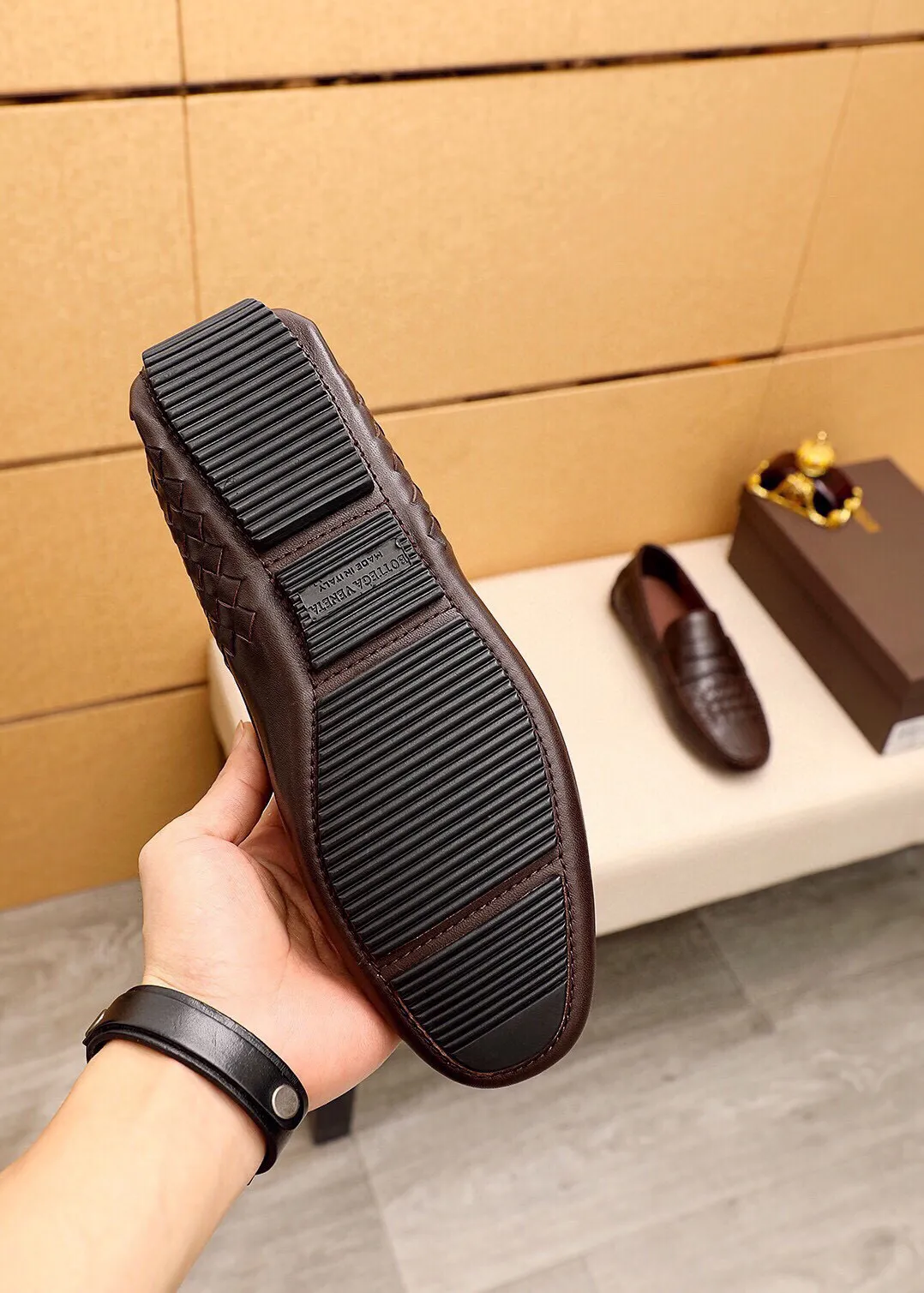Men's Men's Shoes 💰: 480 💰💐 BV Men's Slip-on Shoes® [BOTTEGA VENETA] Official website counter new model, one-to-one mold opening ⚠Italian calfskin ➕Embossed ➕Cow 🐂 leather lining. Driving slip-ons, available at counters, sizes 38～44 (45🉑️customized)